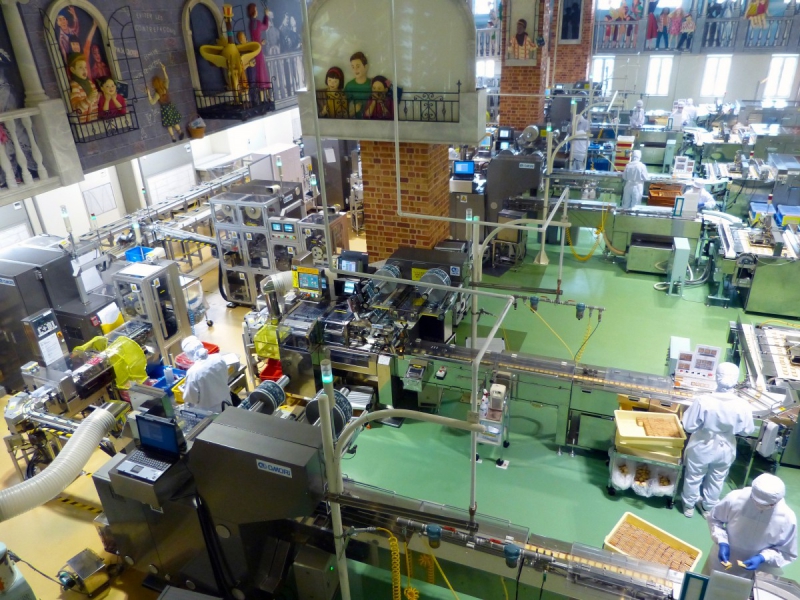 chocolaterie-PEILLON-min_japan_sapporo_chocolate_factory_label_packaging_cookie_machine_operators-961509